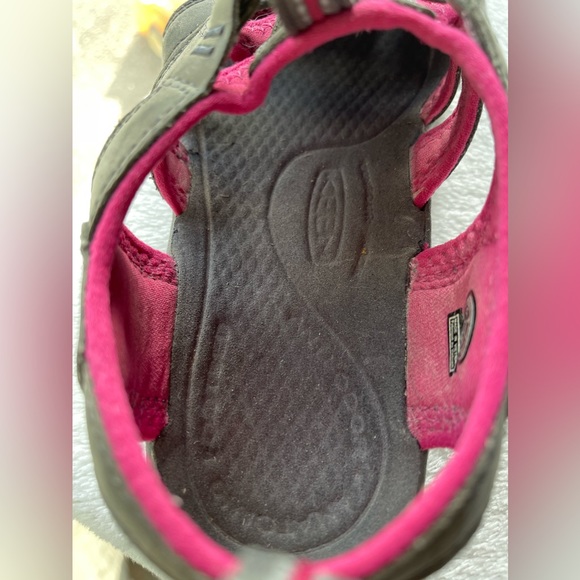 Keen Women’s Green/Pink Closed Toe Sandals Size 7 - Picture 7 of 7